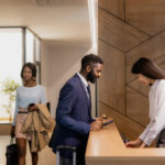 erros comuns no atendimento de hotéis